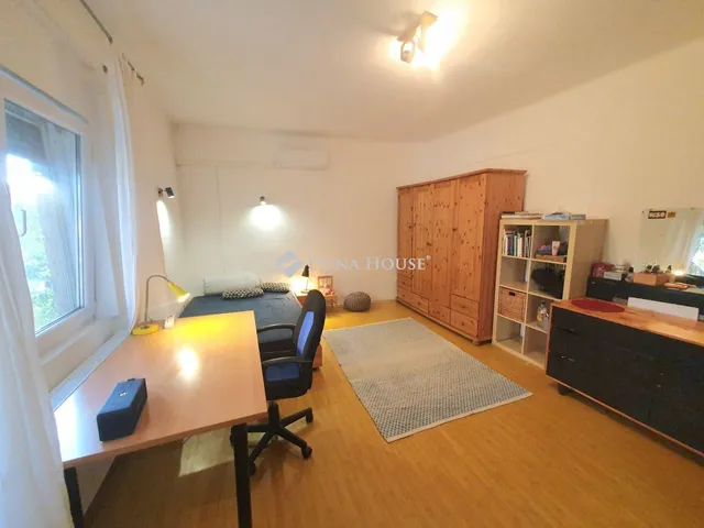 Eladó ház Pécs, Losonc utca 250 nm