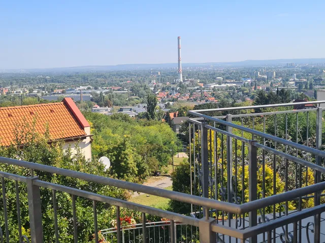 Eladó ház Budapest III. kerület, Testvérhegyi lejtő 234 nm