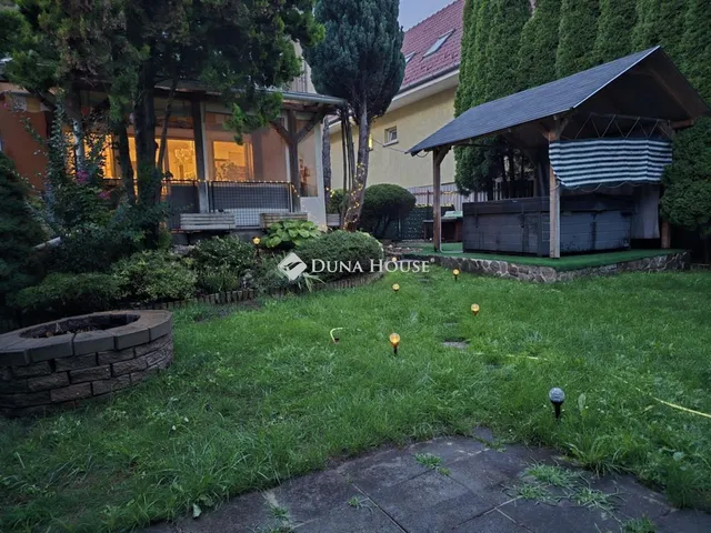 Eladó ház Nagytarcsa 180 nm