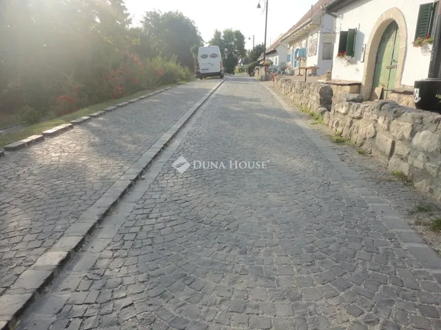 Eladó telek Etyek 1790 nm