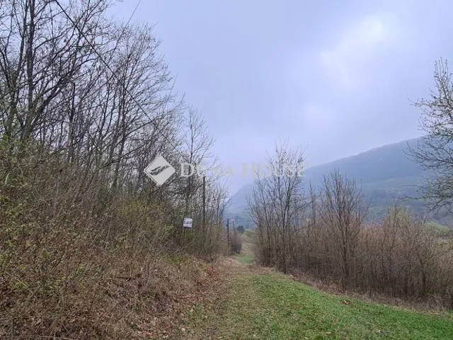 Eladó telek Kesztölc 800 nm