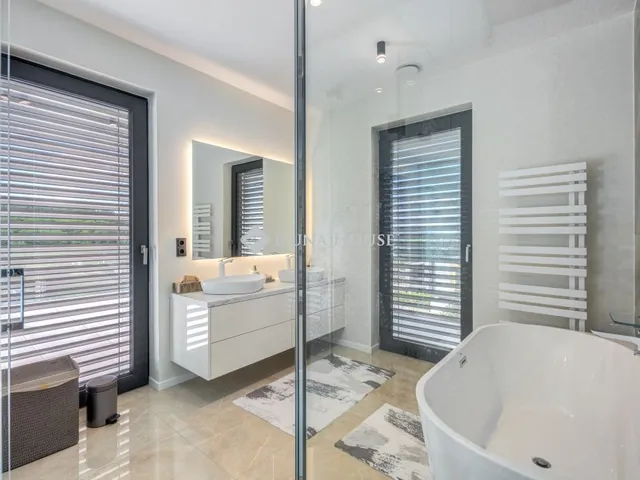 Kiadó ház Budapest III. kerület 343 nm