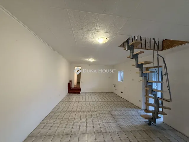 Eladó ház Áporka 166 nm