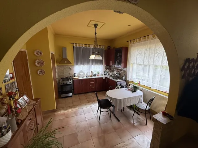 Eladó ház Üröm 138 nm