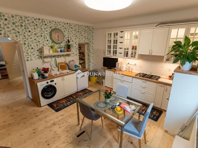 Eladó ház Budapest XV. kerület 192 nm