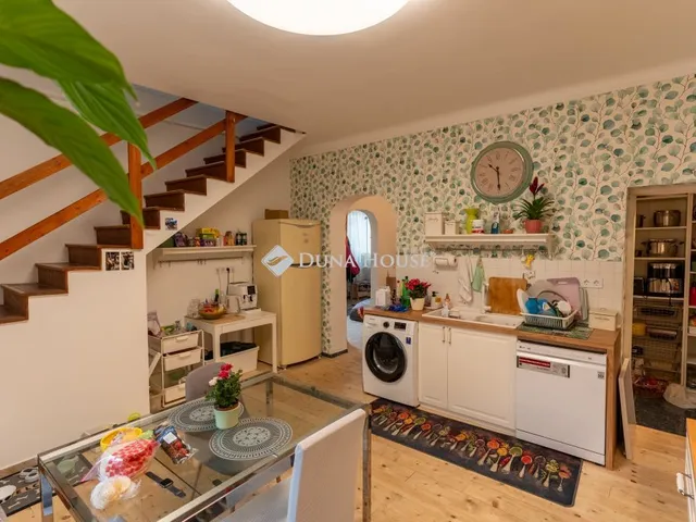 Eladó ház Budapest XV. kerület 192 nm