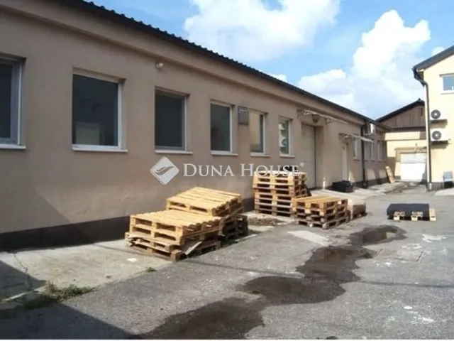 Eladó kereskedelmi és ipari ingatlan Budapest X. kerület, Szacsvay utca 598 nm