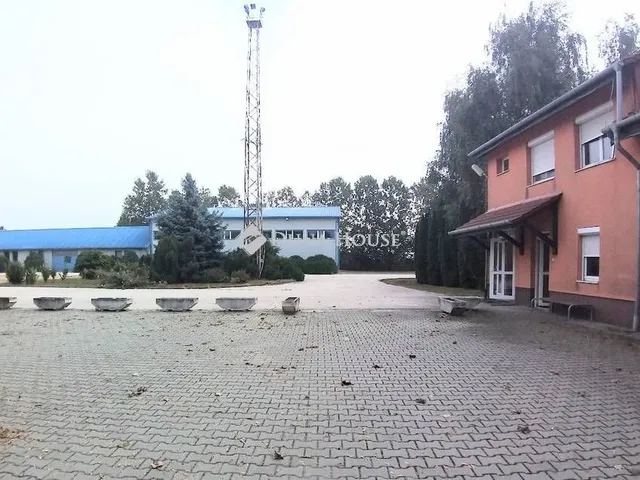 Eladó kereskedelmi és ipari ingatlan Szigetújfalu 600 nm