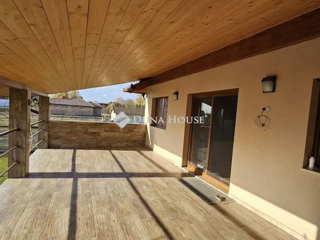 Eladó ház Szigetcsép, Napos út 180 nm