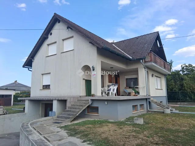 Eladó ház Kiskunlacháza 238 nm