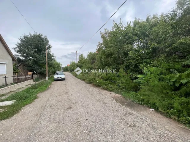 Eladó telek Újszász, Munkás utca 1103 nm