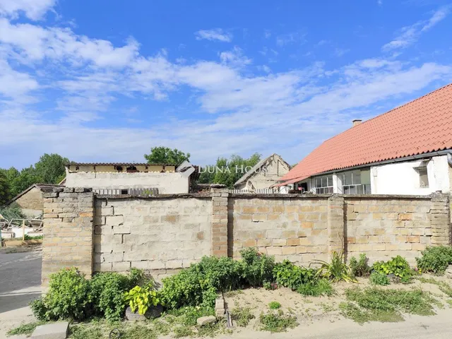 Eladó ház Decs 98 nm
