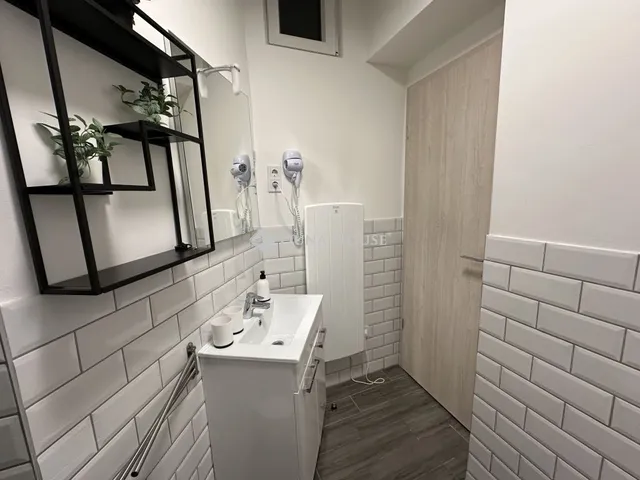 Eladó lakás Budapest VI. kerület, Weiner Leó utca 14 nm