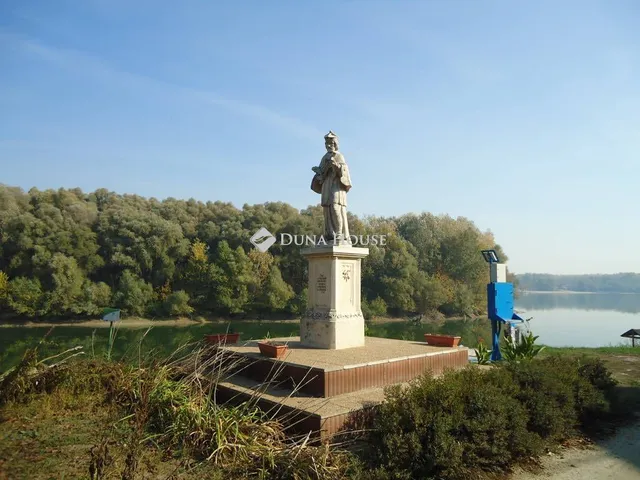 Eladó telek Adony 300 nm