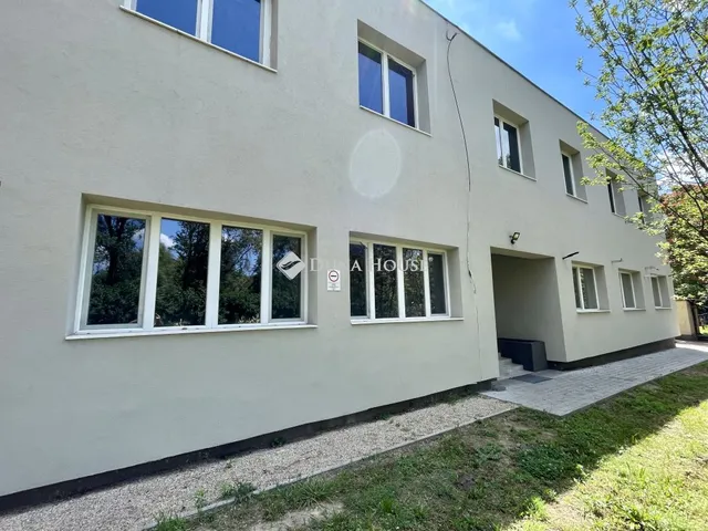 Eladó kereskedelmi és ipari ingatlan Dunaújváros 1052 nm