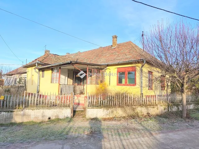 Eladó ház Pincehely 70 nm