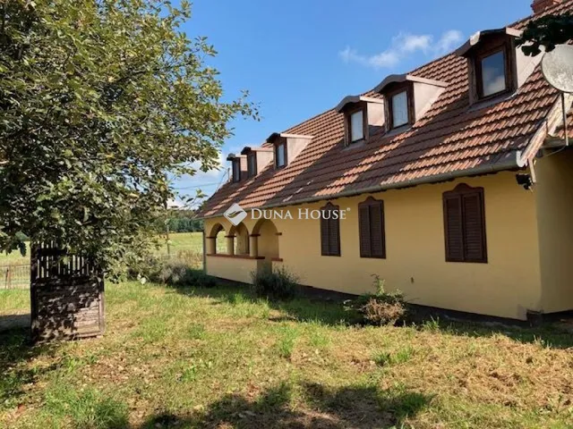 Eladó ház Hollád, Cservölgyi utca 200 nm