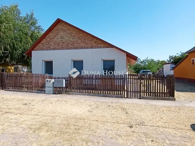 Eladó ház Forráskút 101 nm