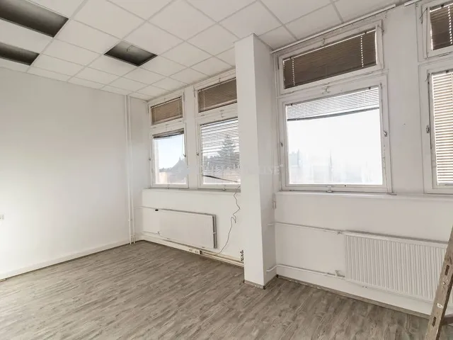 Kiadó kereskedelmi és ipari ingatlan Szombathely, Széll Kálmán utca 171 nm