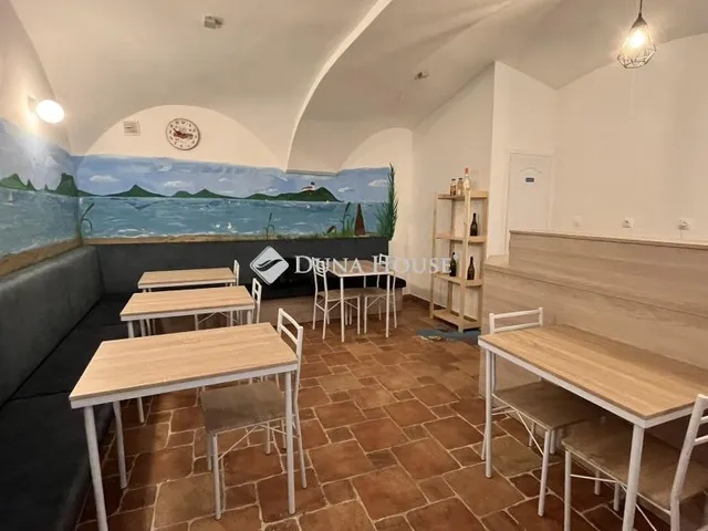 Eladó kereskedelmi és ipari ingatlan Szombathely 43 nm