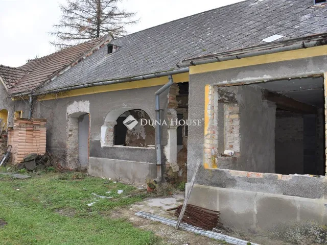 Eladó ház Hosszúpereszteg 190 nm