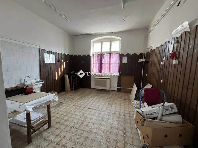 Eladó kereskedelmi és ipari ingatlan Gencsapáti 29 nm