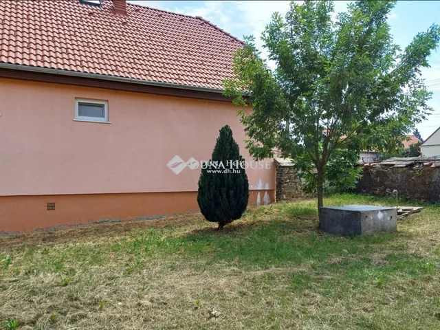 Eladó telek Káld 1047 nm