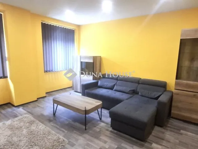 Kiadó lakás Szombathely, Fő tér 52 nm