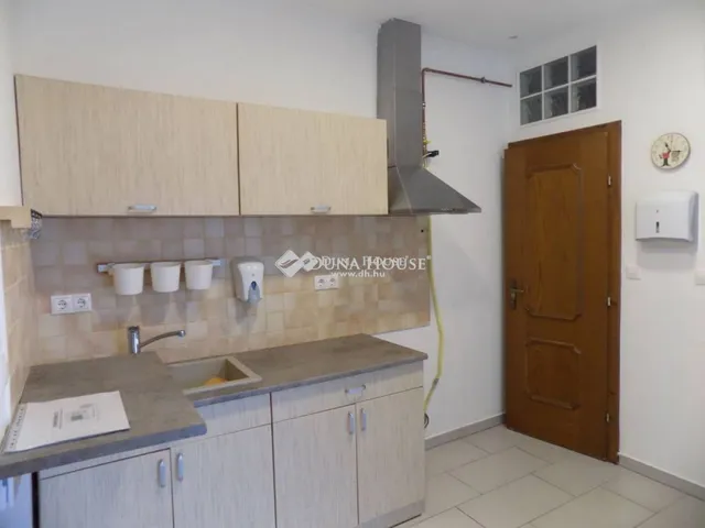 Eladó lakás Szombathely, Gagarin út 27 nm