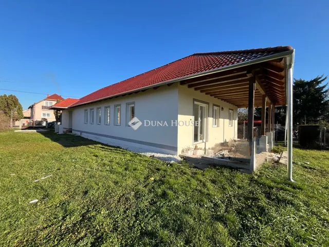 Eladó ház Balogunyom, Petőfi Sándor utca 242 nm