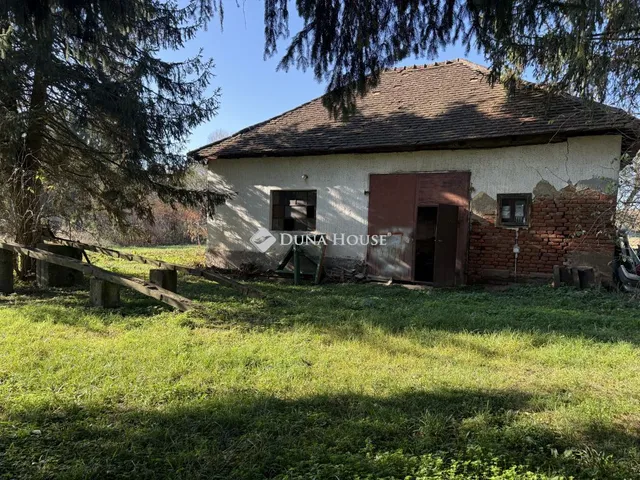 Eladó kereskedelmi és ipari ingatlan Kerkáskápolna 109 nm