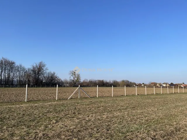 Kiadó telek Gyöngyösfalu 5862 nm