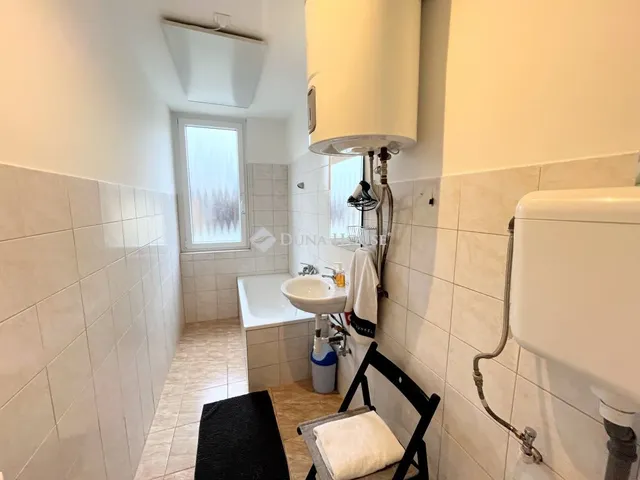 Kiadó kereskedelmi és ipari ingatlan Szombathely, Hadnagy utca 42 nm