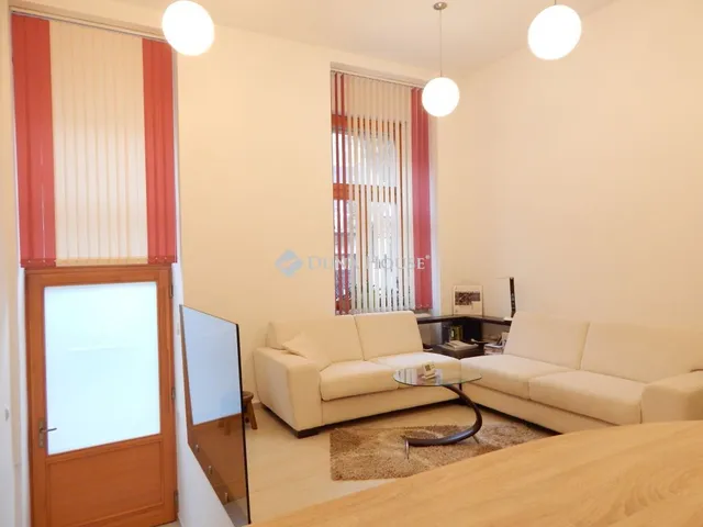 Eladó kereskedelmi és ipari ingatlan Szombathely, Király utca 67 nm