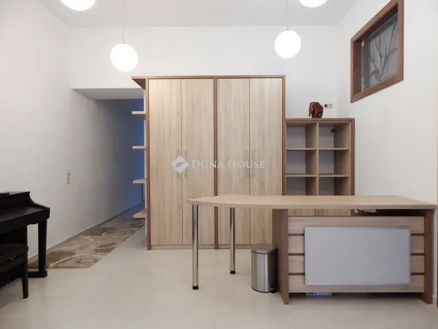 Eladó kereskedelmi és ipari ingatlan Szombathely, Király utca 67 nm