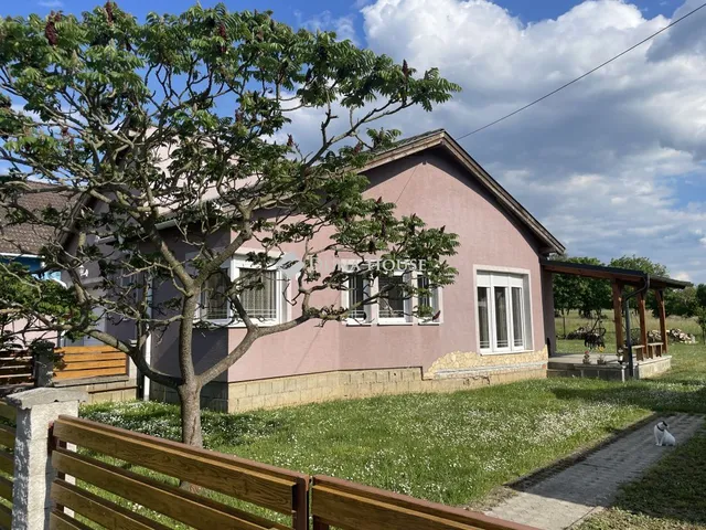 Eladó ház Nádasd 122 nm