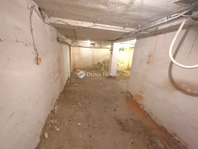 Eladó kereskedelmi és ipari ingatlan Szombathely, Fő tér 45 nm