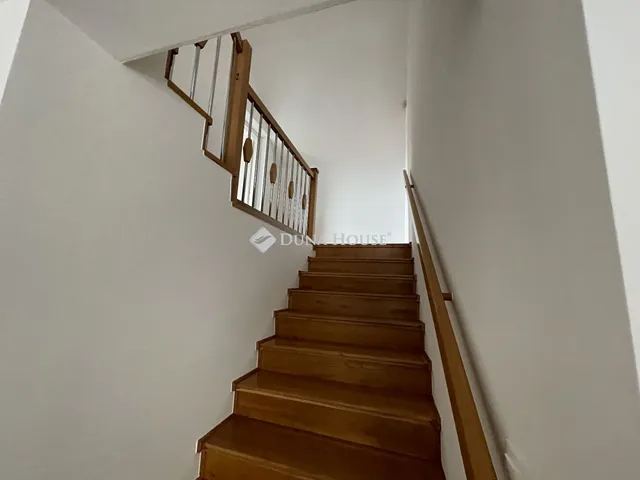 Kiadó ház Egyházasrádóc, Kossuth Lajos utca 160 nm