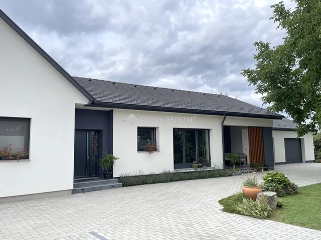 Eladó ház Csákánydoroszló 223 nm