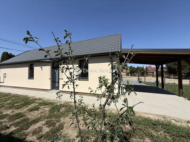 Eladó ház Kám 65 nm