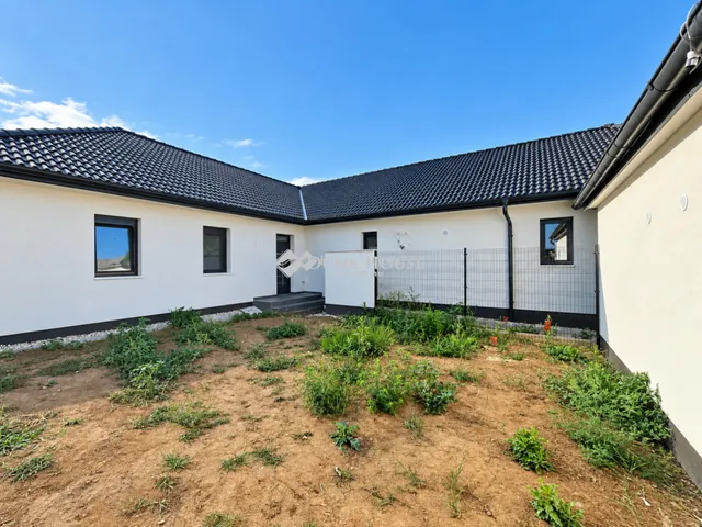 Eladó ház Szombathely, Tárkony utca 187 nm