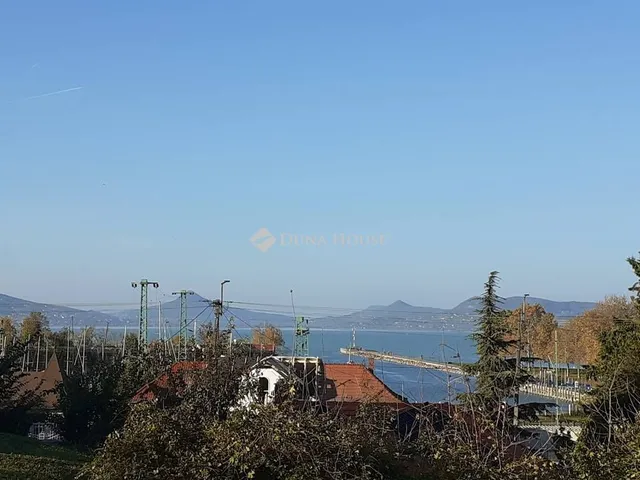 Eladó ház Fonyód 250 nm