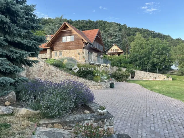 Eladó ház Ábrahámhegy 400 nm