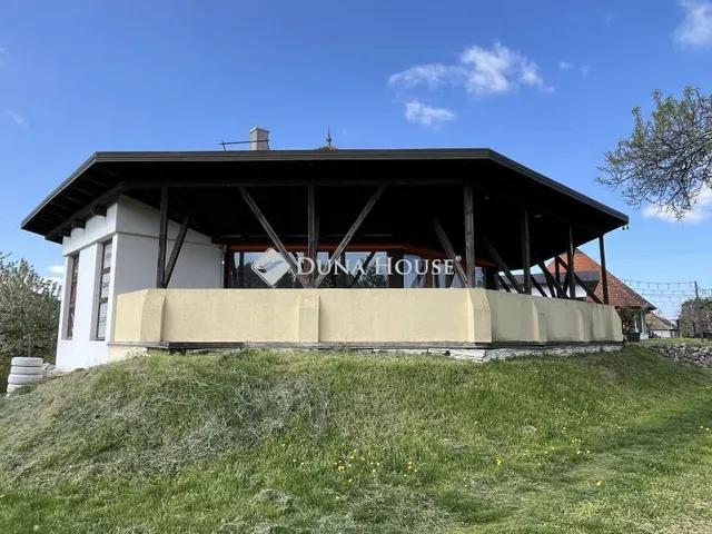 Eladó kereskedelmi és ipari ingatlan Vonyarcvashegy 351 nm
