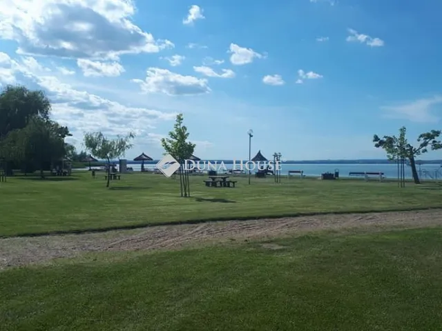 Eladó telek Balatonberény 857 nm