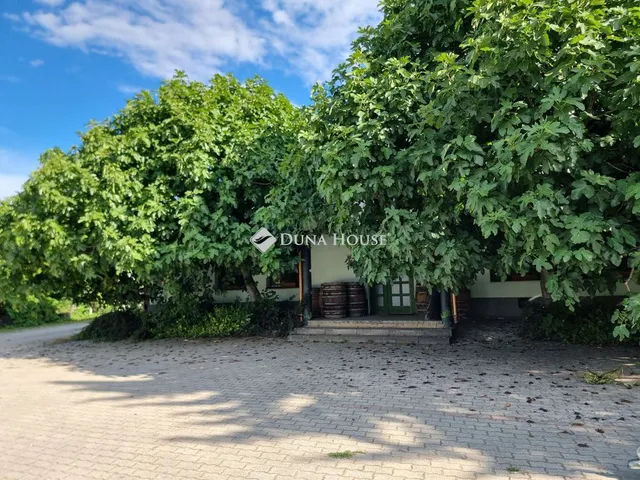 Eladó kereskedelmi és ipari ingatlan Keszthely 500 nm