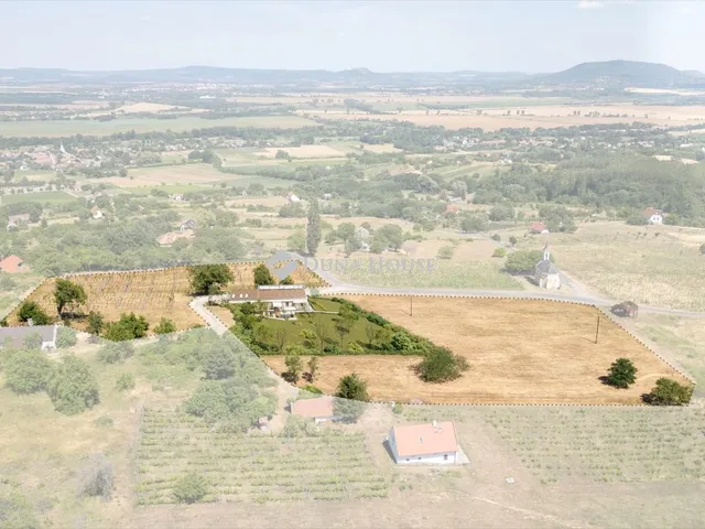 Eladó telek Lesenceistvánd 14136 nm