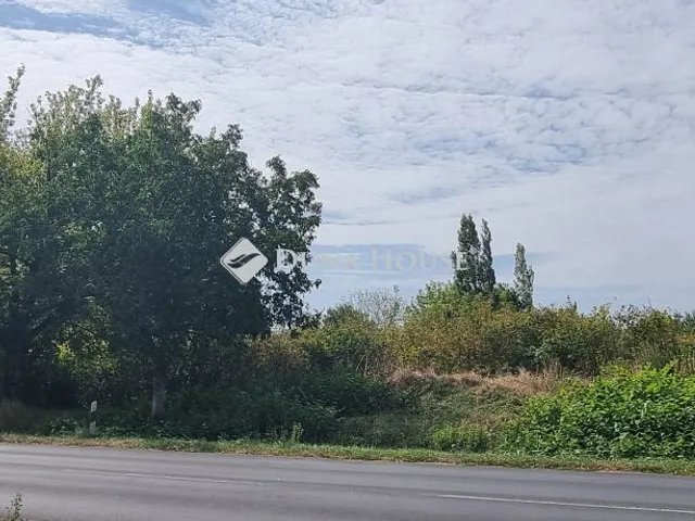 Eladó kereskedelmi és ipari ingatlan Keszthely 6935 nm