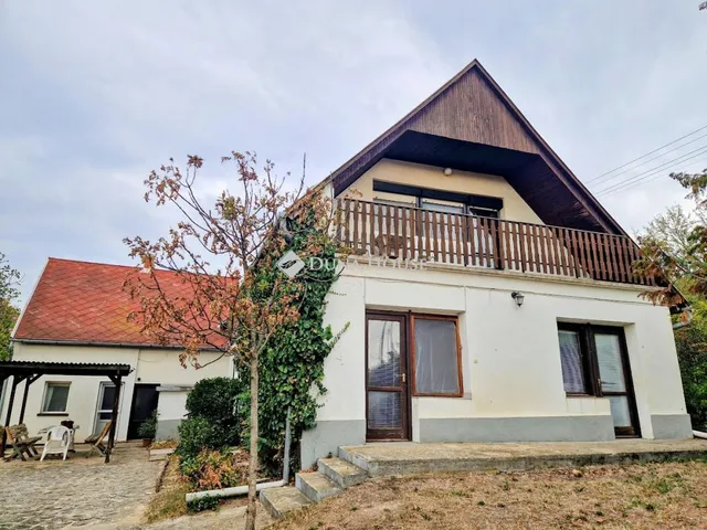 Eladó ház Gyenesdiás, Hunyadi köz 260 nm