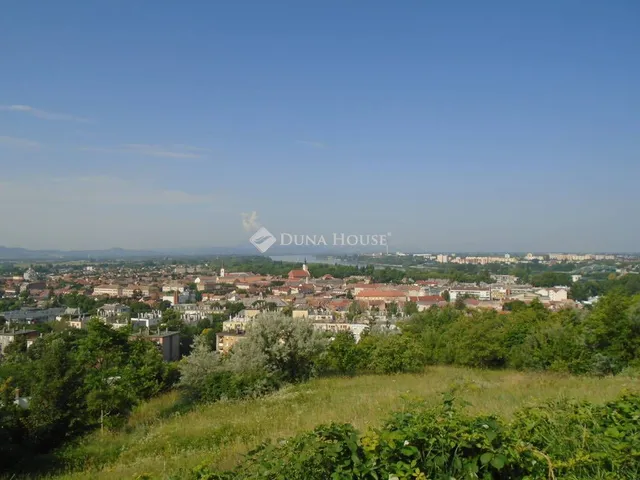 Eladó telek Esztergom, Víztorony utca 2824 nm